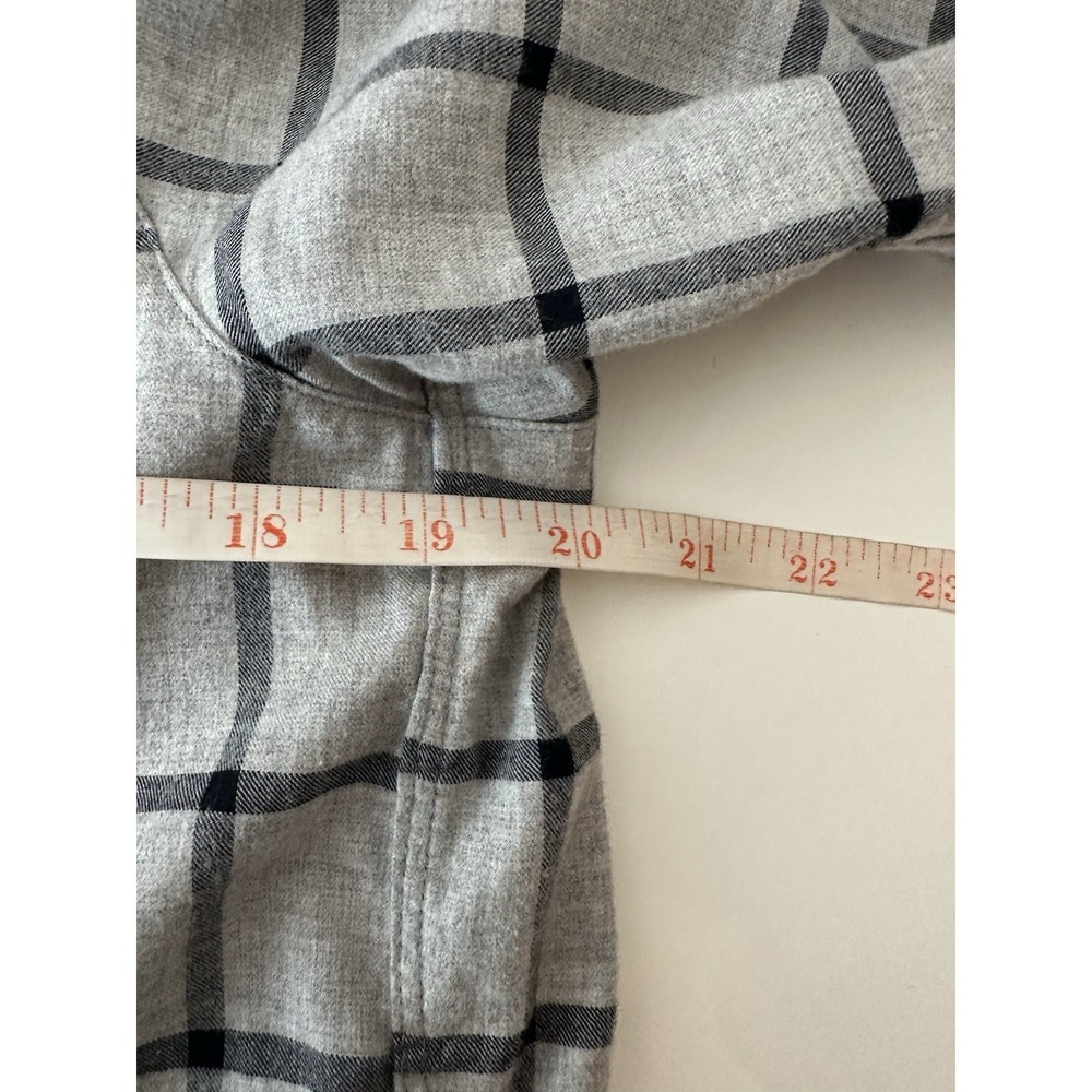 Grayson Shirt Top Women Size 02 Button Up Lightweight Gray Plaid Career Offie - Picture 7 of 11